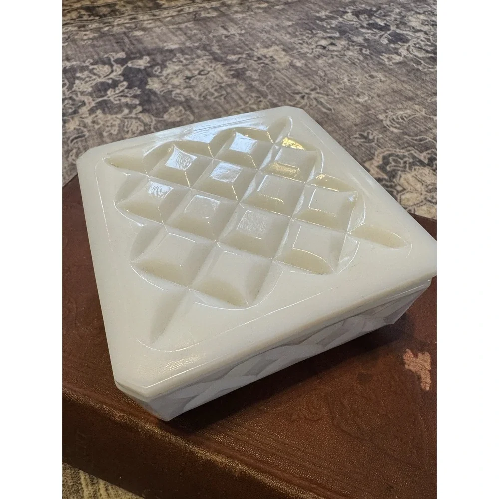 Vtg Anchor Hocking White Milk Glass‎ Covered Square Powder Box Trinket Vanity